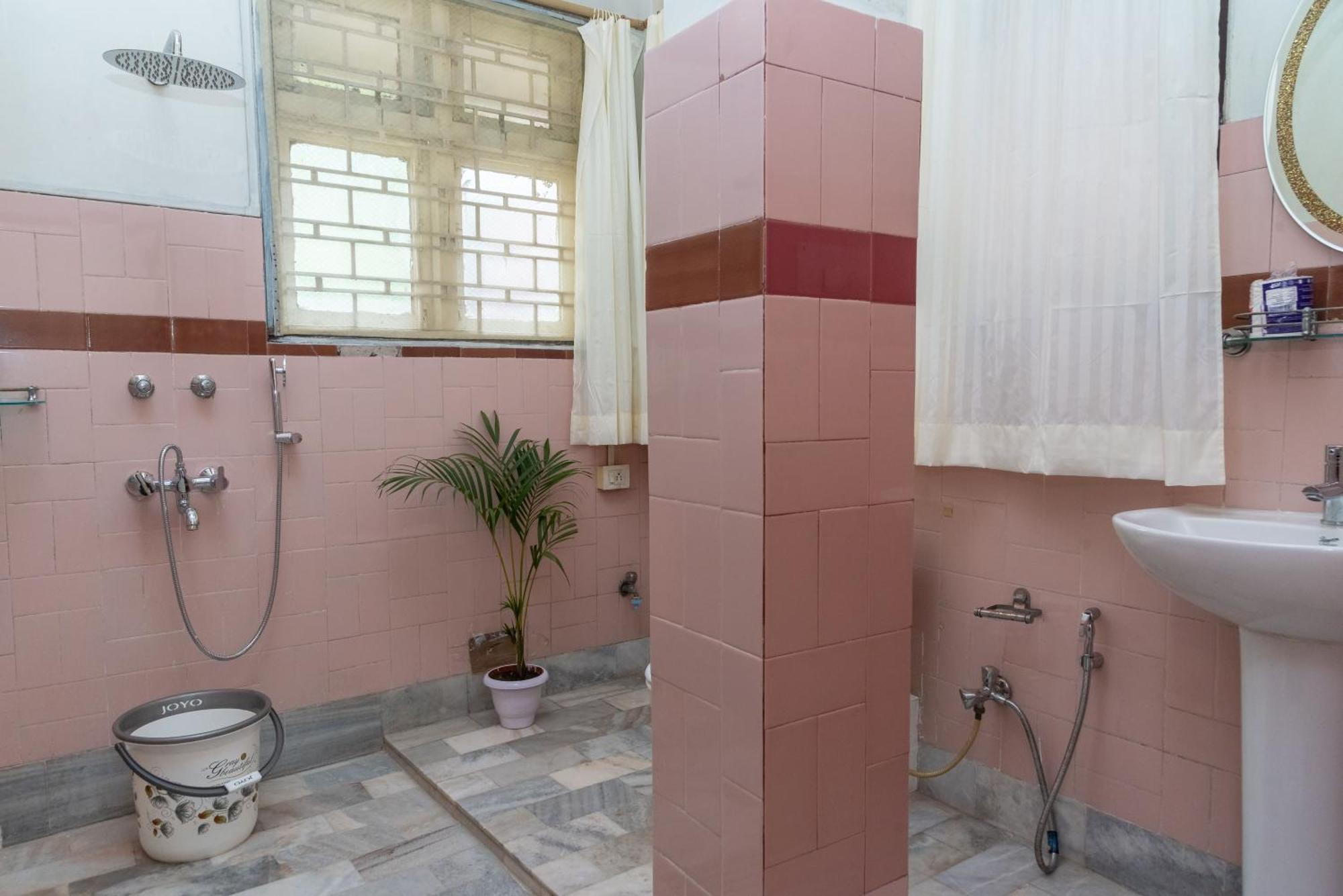 The Urban Grandeur 1 Bed and Breakfast Γουβαχάτι Εξωτερικό φωτογραφία